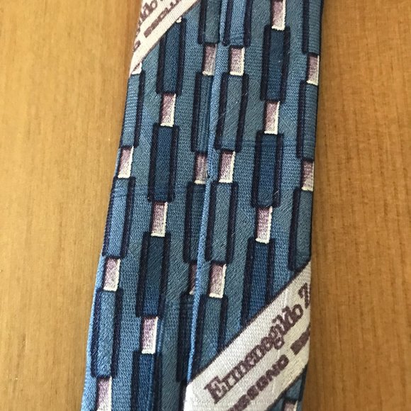 Ermenegildo Zegna Men's 100% Silk Tie in Blue, Purple and Pink Pattern - Picture 4 of 5